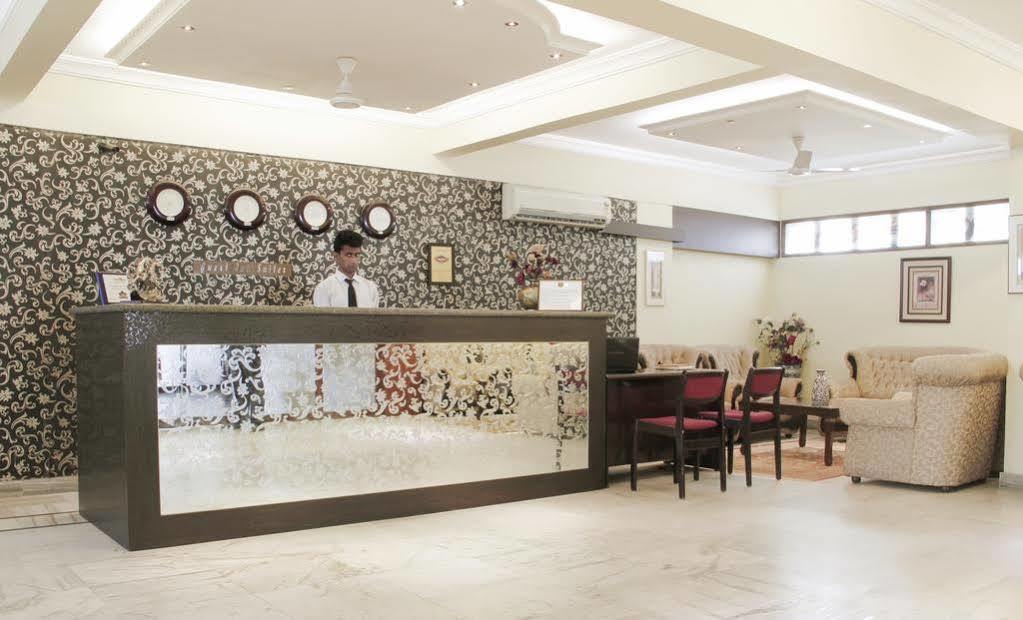 Genx Banjara Hill 1589 Hotel ไฮเดอราบัด ภายนอก รูปภาพ