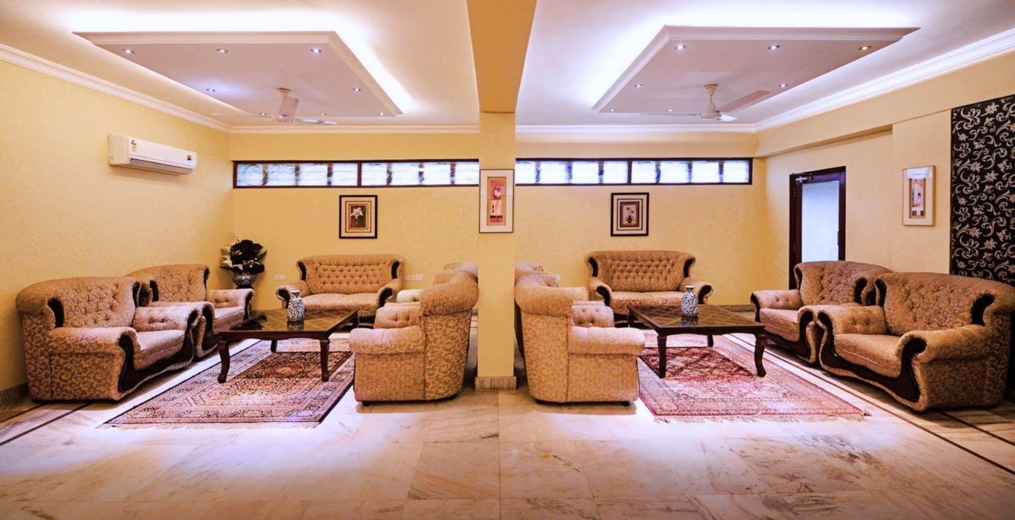 Genx Banjara Hill 1589 Hotel ไฮเดอราบัด ภายนอก รูปภาพ