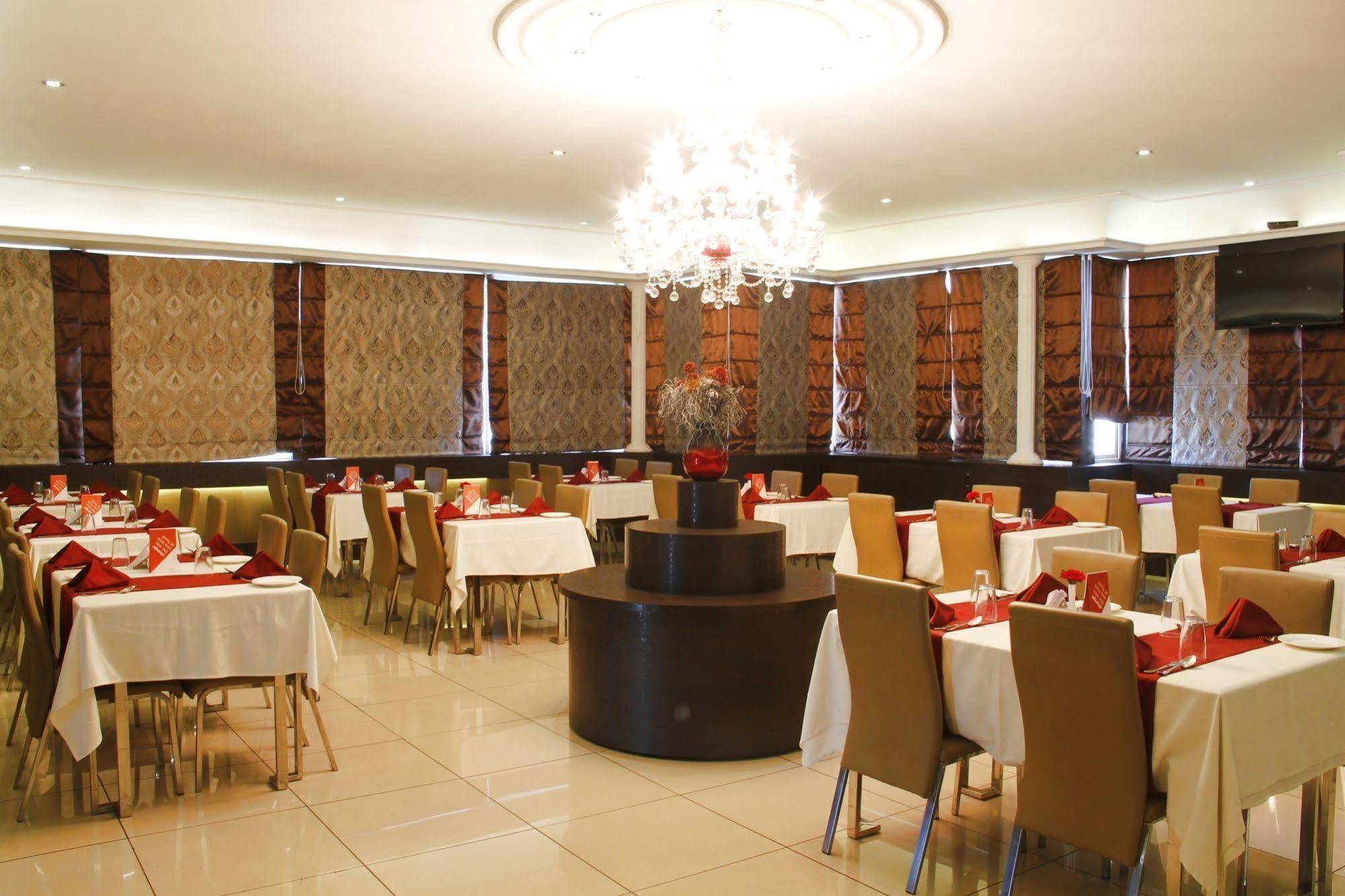 Genx Banjara Hill 1589 Hotel ไฮเดอราบัด ภายนอก รูปภาพ