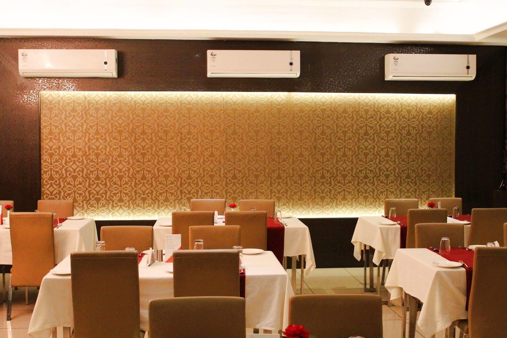 Genx Banjara Hill 1589 Hotel ไฮเดอราบัด ภายนอก รูปภาพ