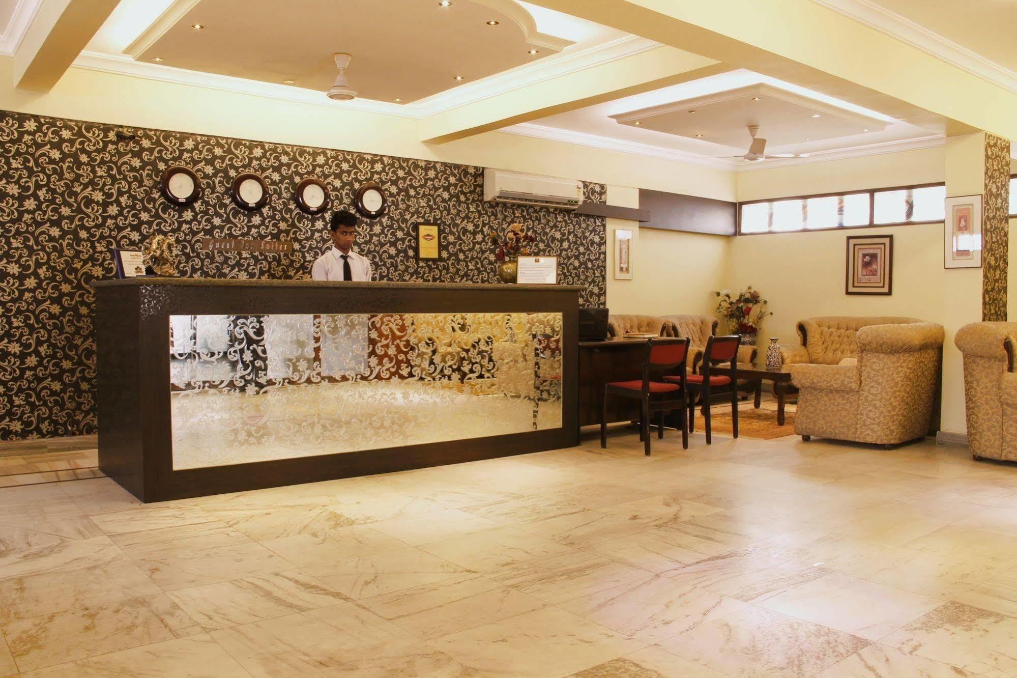 Genx Banjara Hill 1589 Hotel ไฮเดอราบัด ภายนอก รูปภาพ