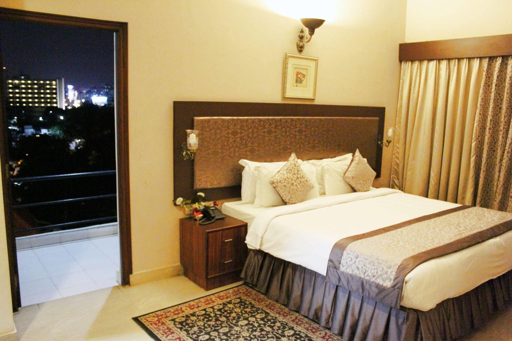 Genx Banjara Hill 1589 Hotel ไฮเดอราบัด ภายนอก รูปภาพ