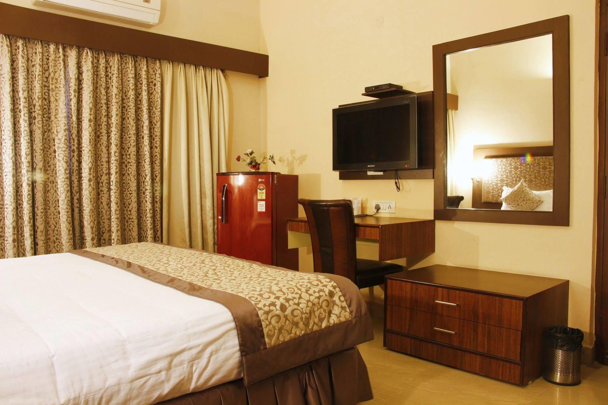 Genx Banjara Hill 1589 Hotel ไฮเดอราบัด ภายนอก รูปภาพ