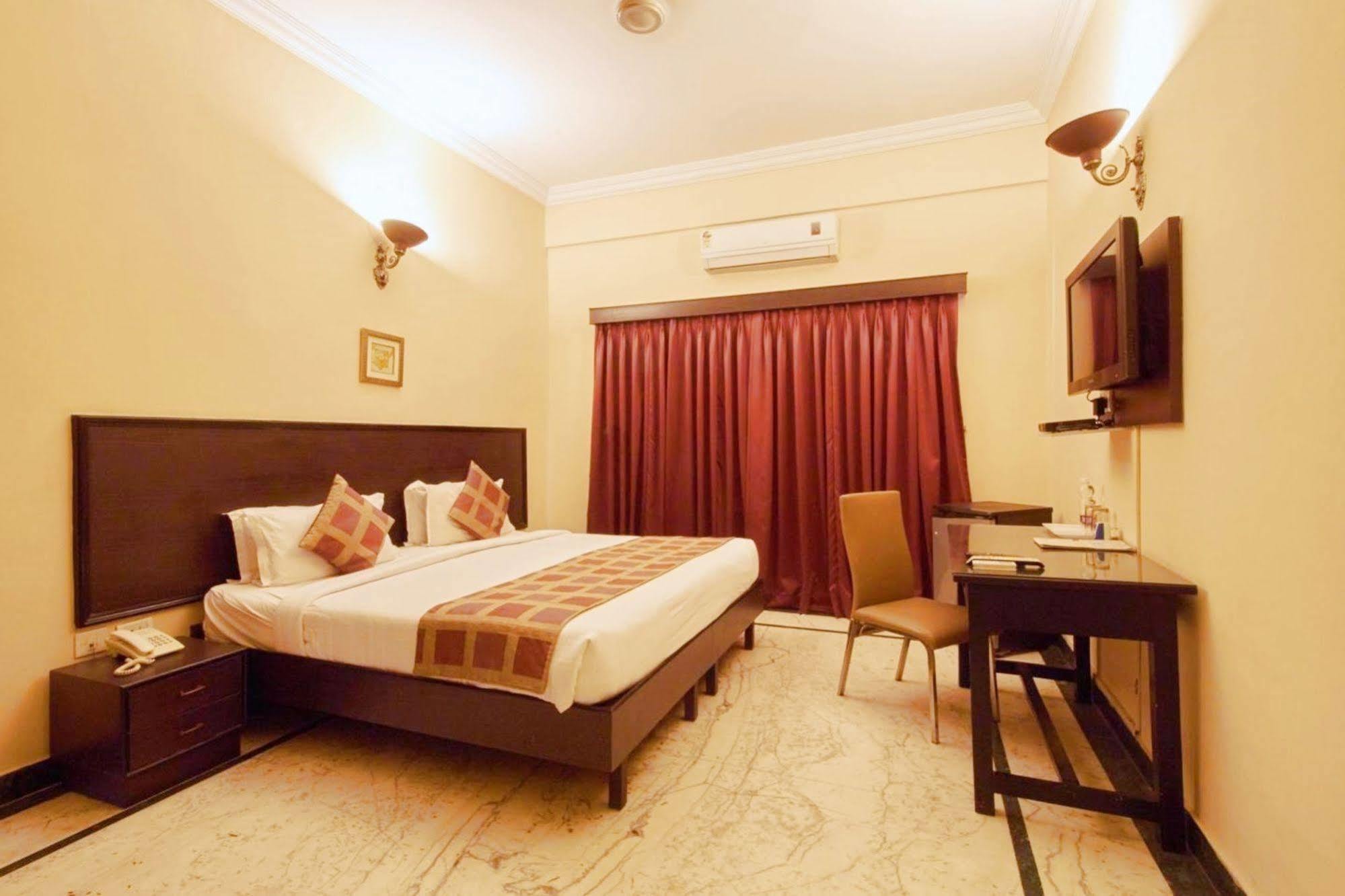 Genx Banjara Hill 1589 Hotel ไฮเดอราบัด ภายนอก รูปภาพ