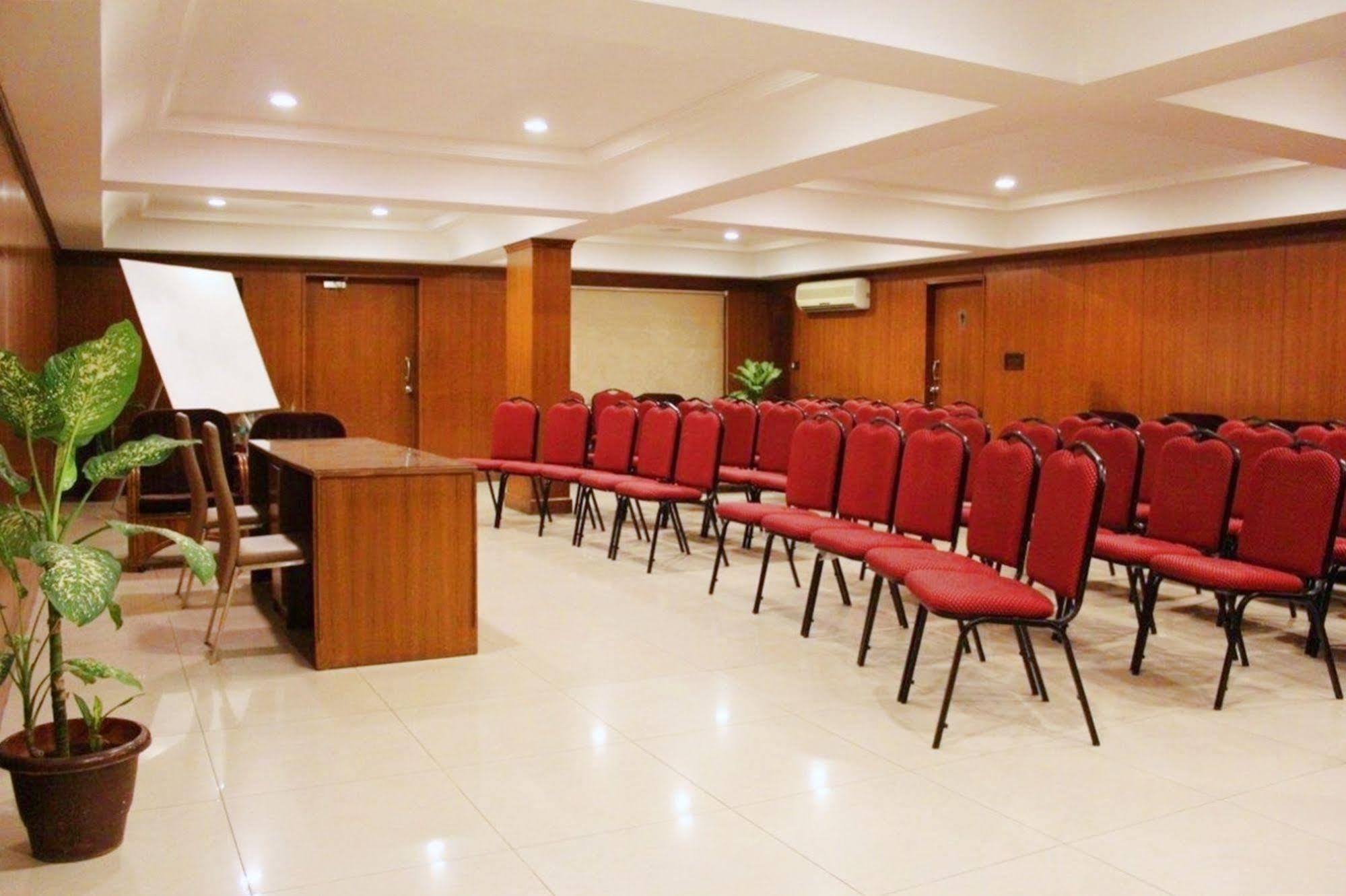 Genx Banjara Hill 1589 Hotel ไฮเดอราบัด ภายนอก รูปภาพ